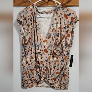 Womens No Boundaries Knotted Tshirt